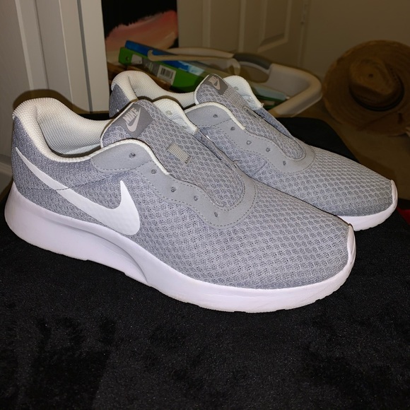 nike tanjun running shoes womens